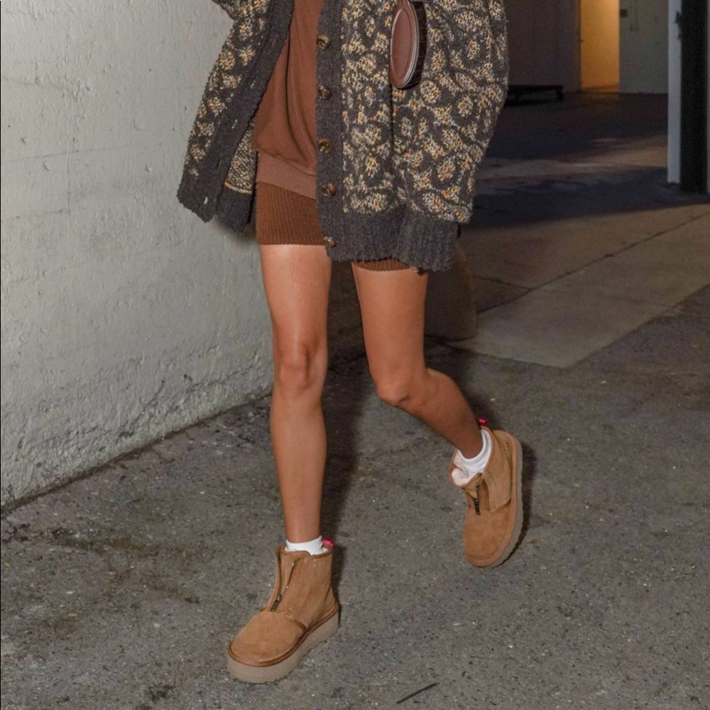Ugg - Neumel Platform Zip, Suede Booties, Chestnut